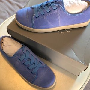Vionic periwinkle ultimate comfort sneakers